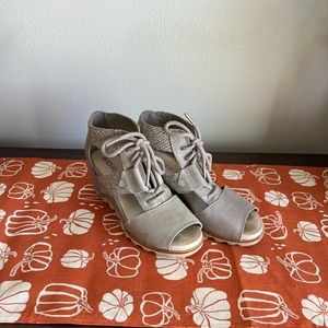 Sorel Joanie Lace Tie Wedge Sandals Size: 9